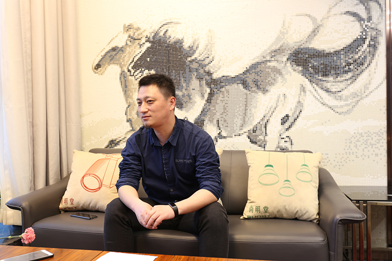 光同亮集团光彩人物专栏专访第二期设计总监王驹